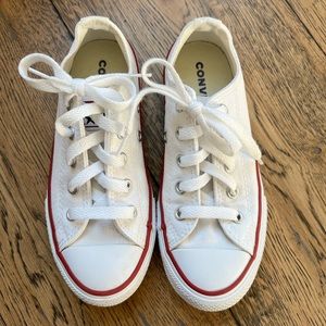 Converse Chuck Taylor Classic White Low Kid’s 3J256 Sneakers